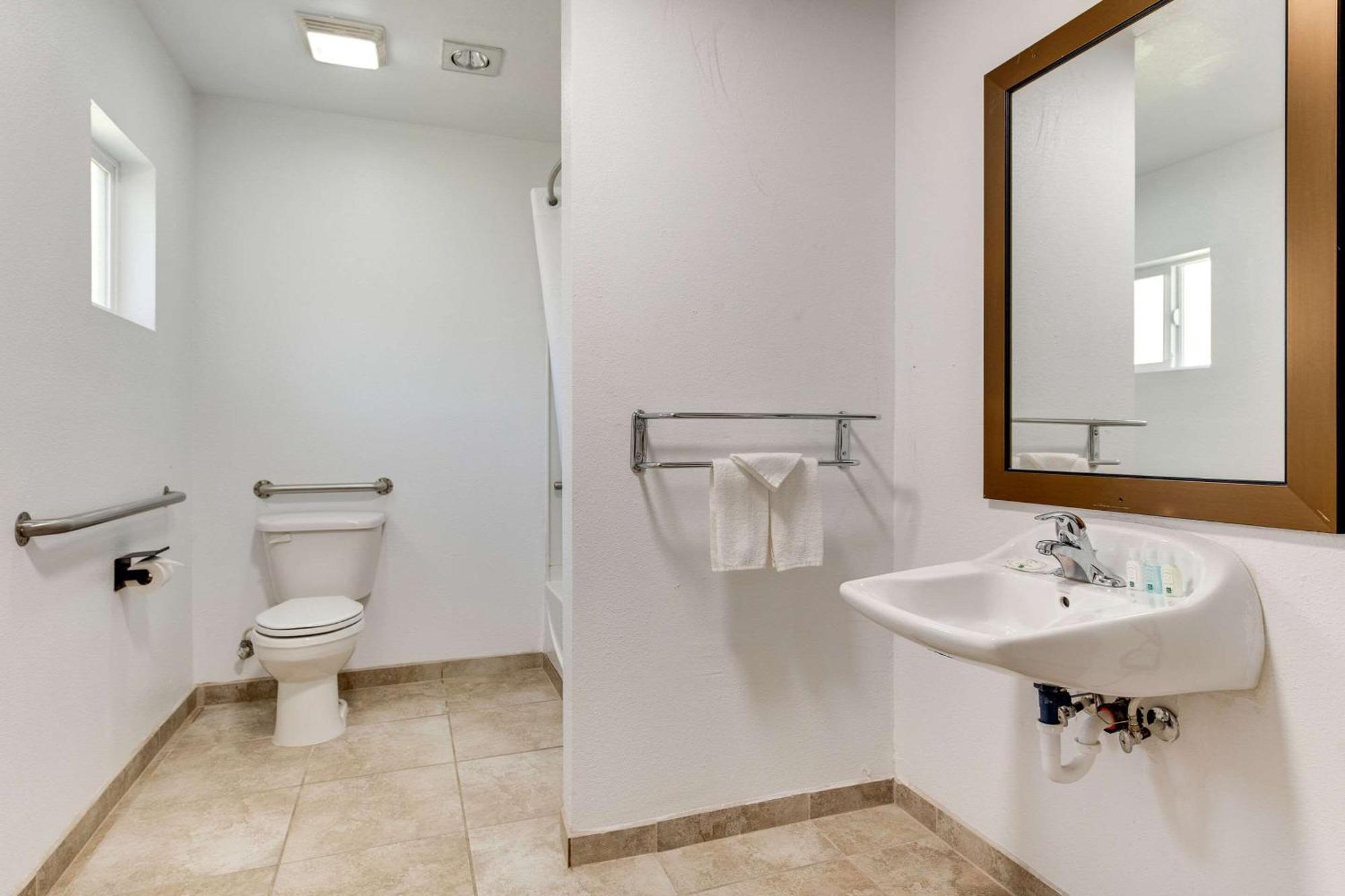 Suburban Studios Near Mesa Verde Кортес Экстерьер фото