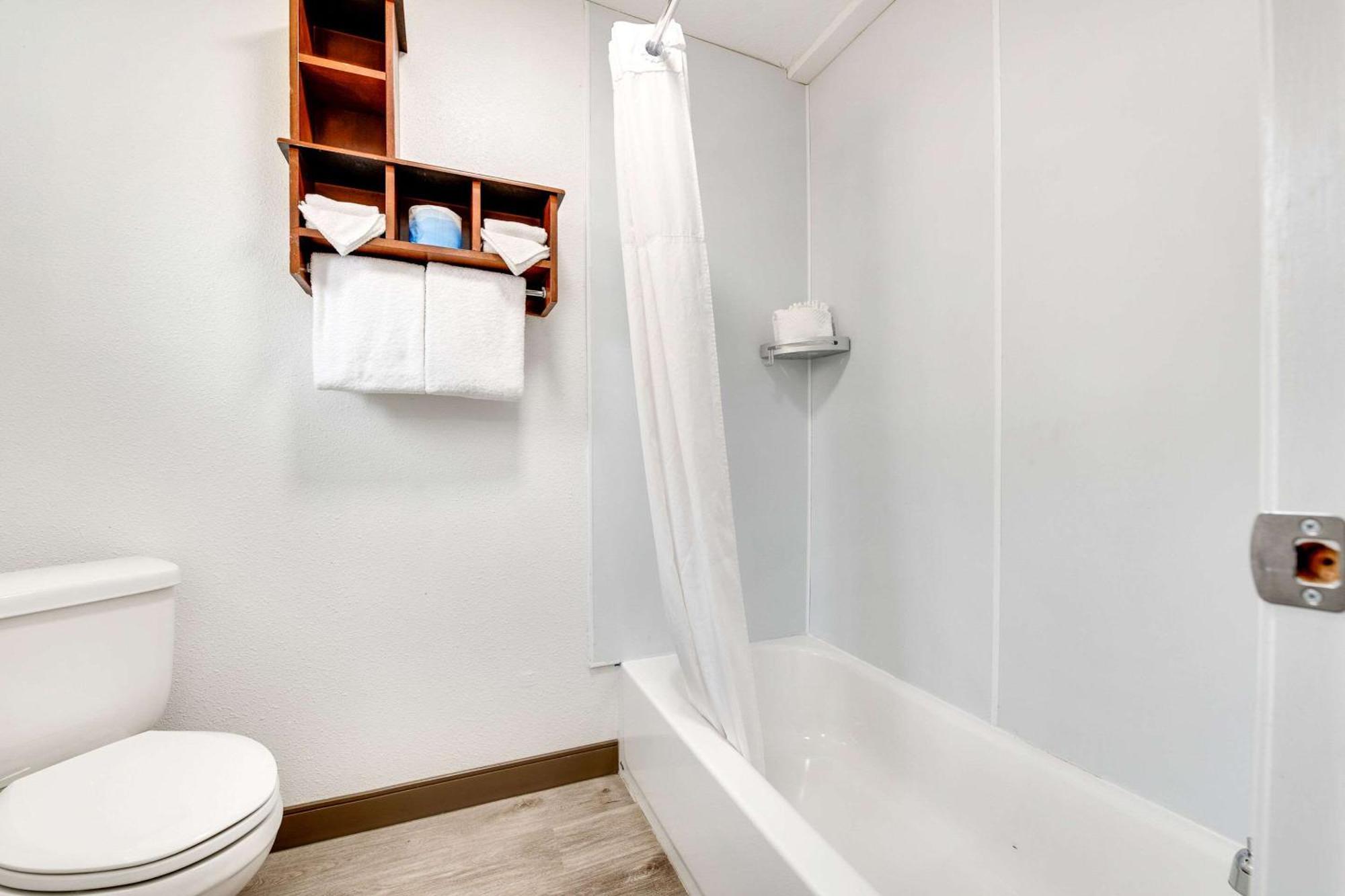 Suburban Studios Near Mesa Verde Кортес Экстерьер фото
