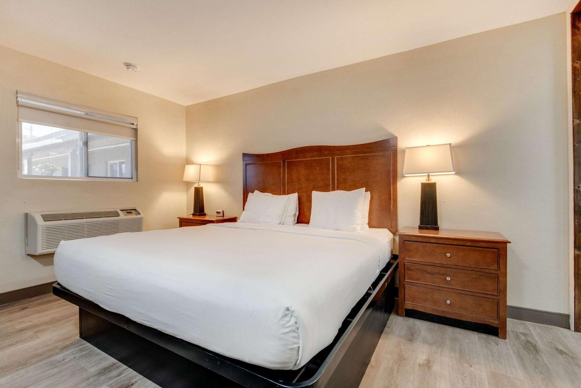 Suburban Studios Near Mesa Verde Кортес Экстерьер фото
