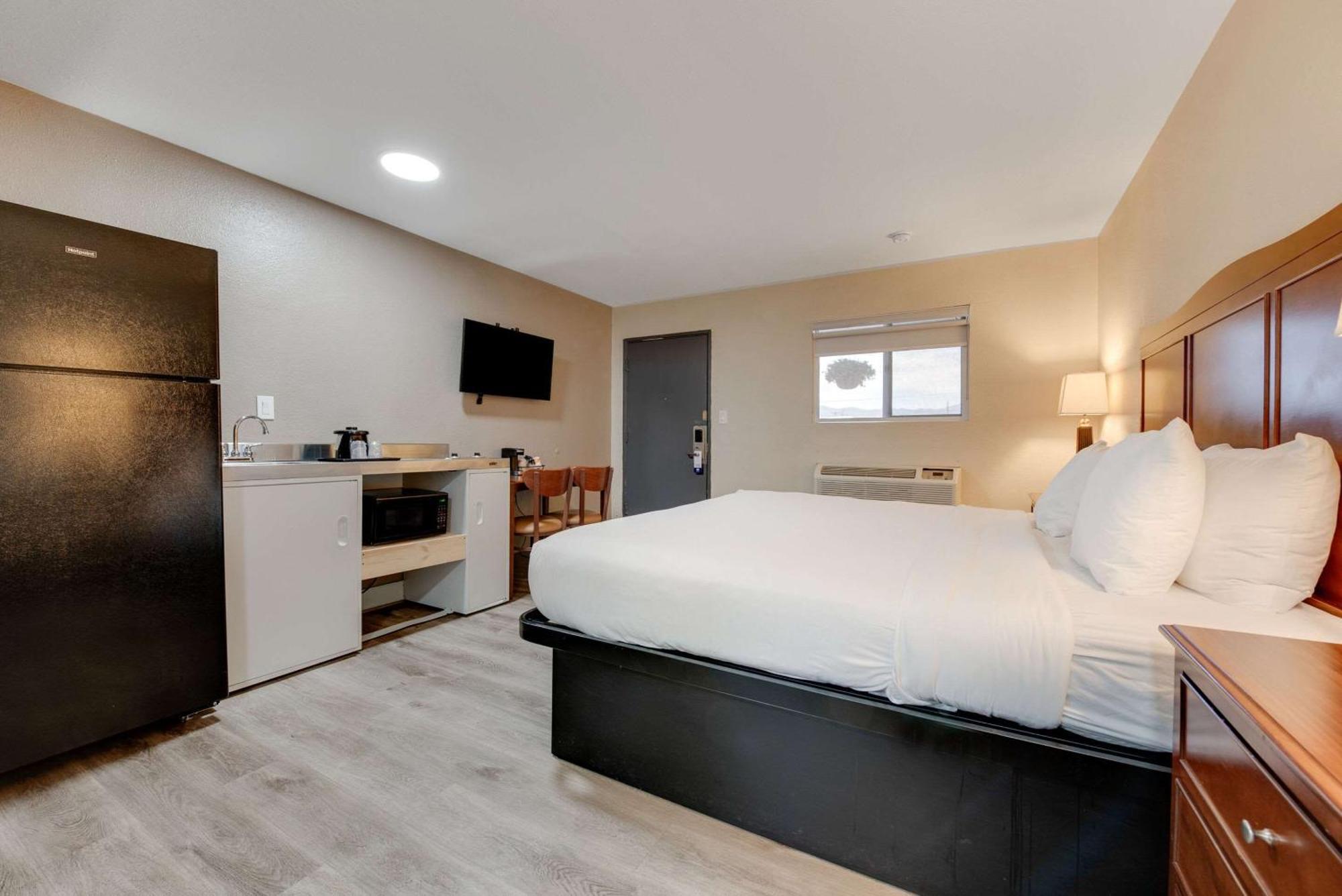 Suburban Studios Near Mesa Verde Кортес Экстерьер фото