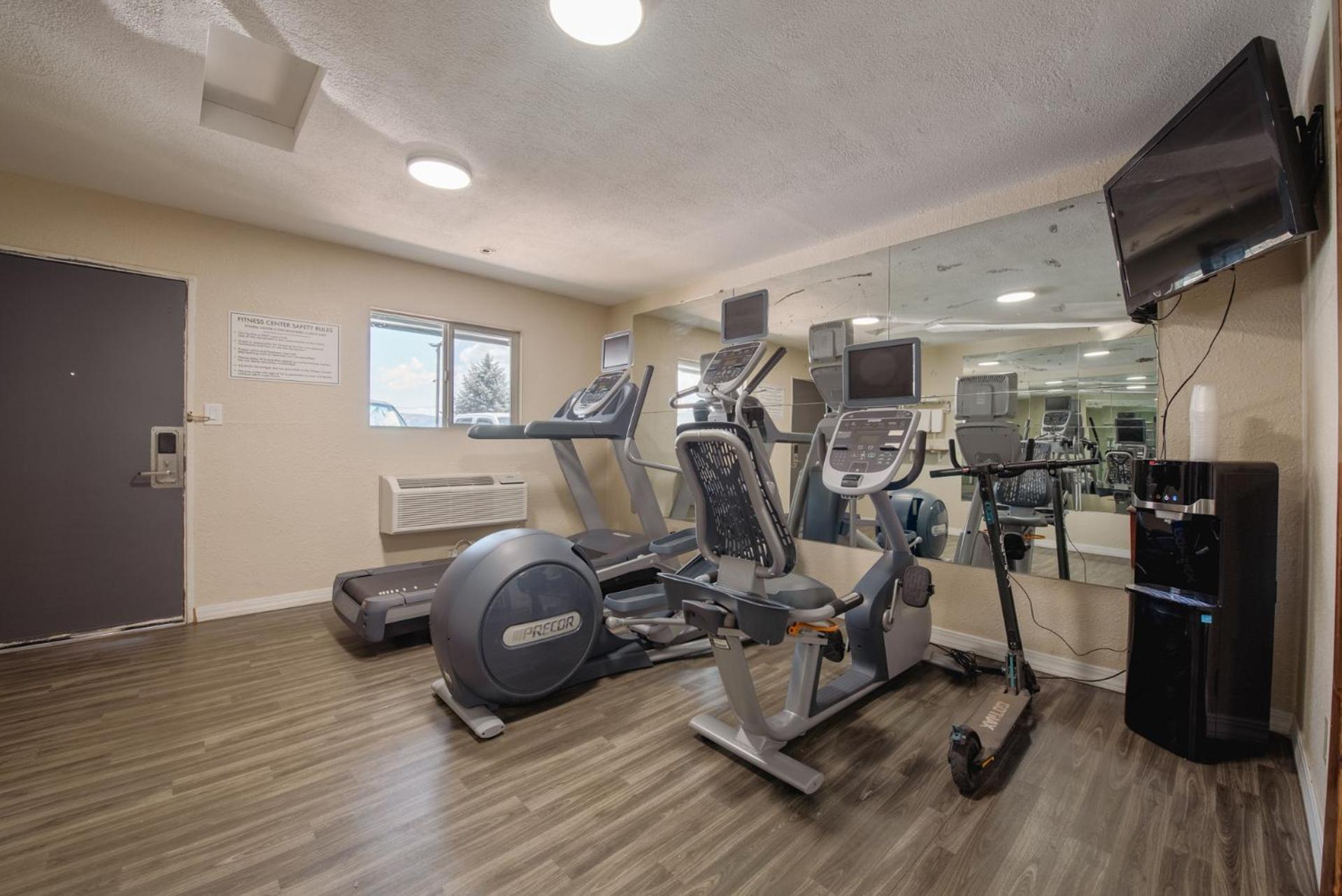 Suburban Studios Near Mesa Verde Кортес Экстерьер фото